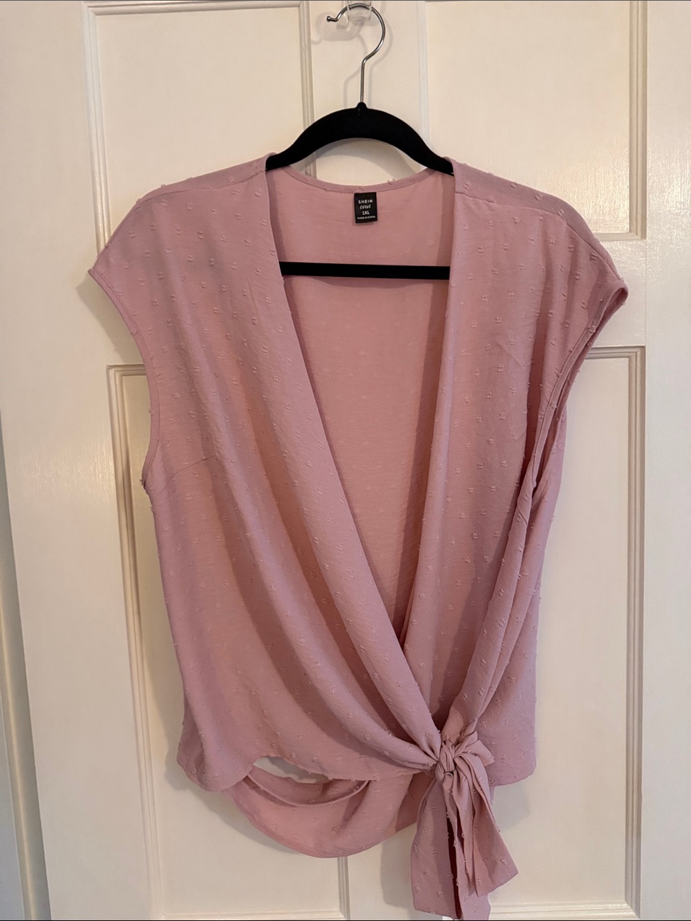 🌸 SHEIN Curve rose pink sleeveless wrap top. Size 1XL.